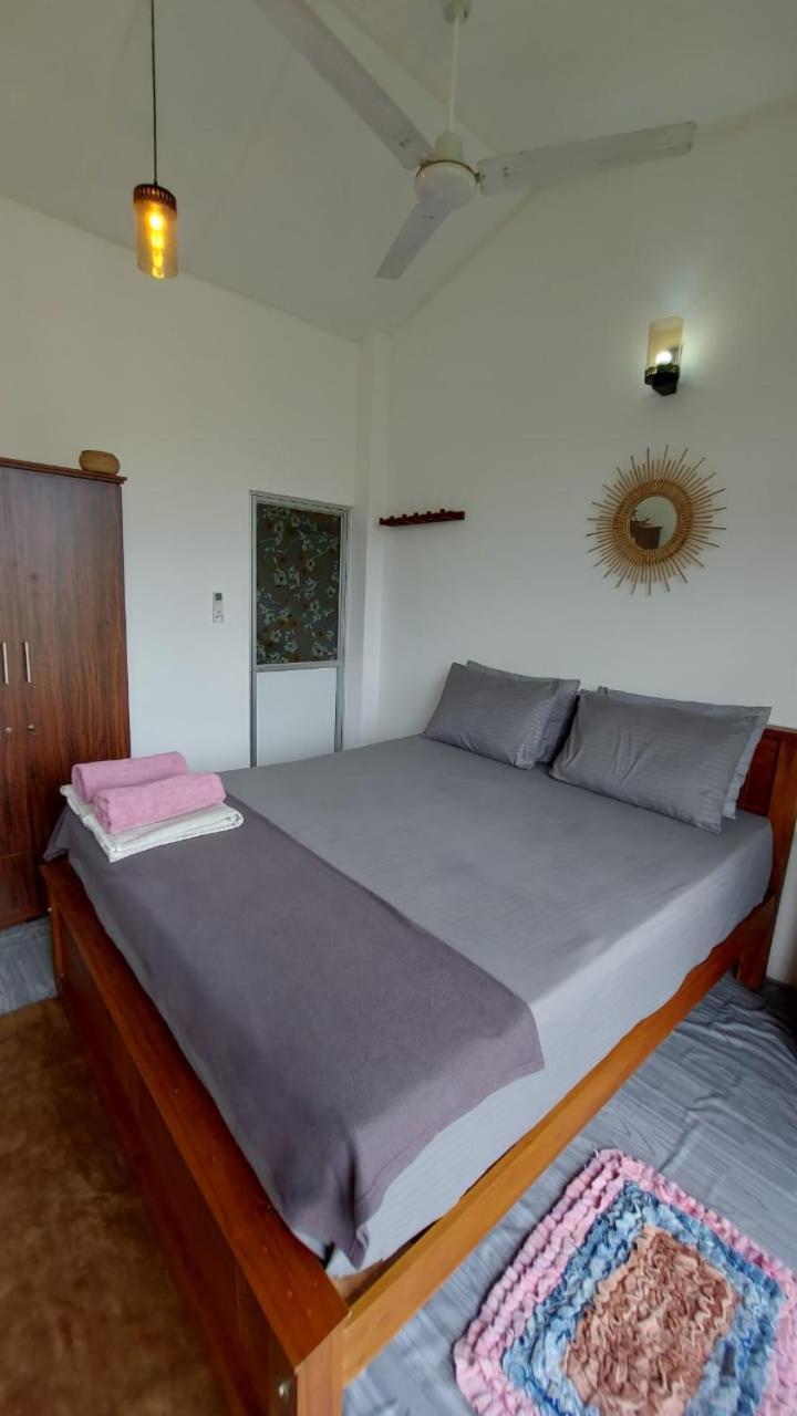 Jungle Beach Inn Unawatuna Buitenkant foto